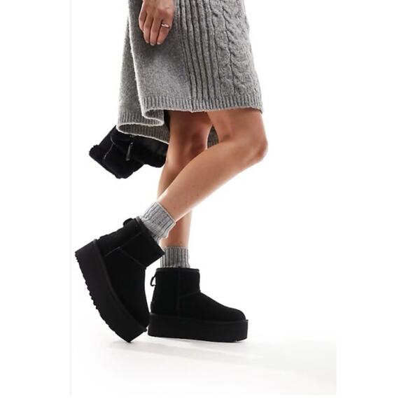 🔴SOLD UGG Classic Mini Platform Black Suede Boots Women Size 10 NEW - Picture 2 of 12